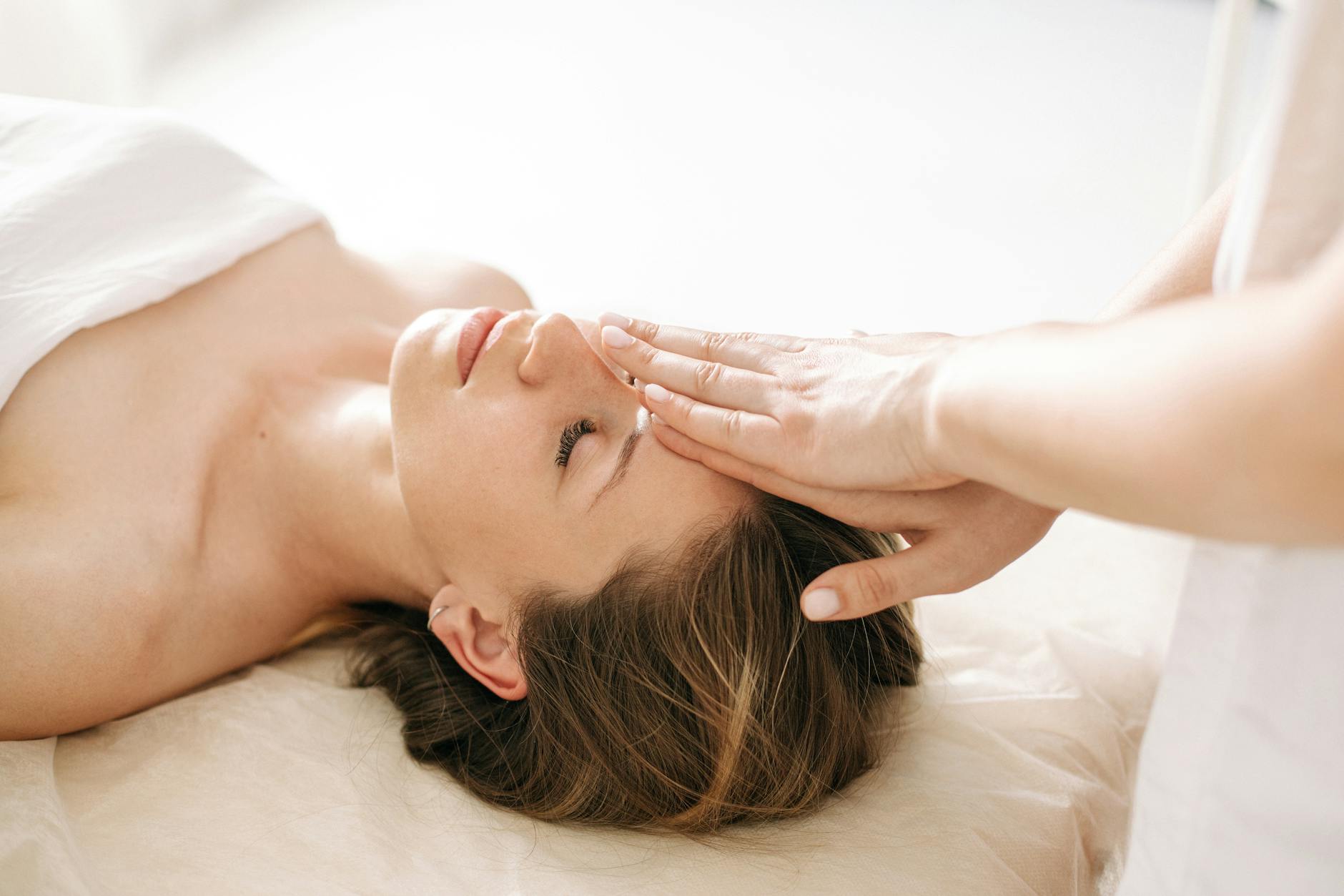 Relax Gummies: What Natural Ingredients Help You Wind Down Without Drowsiness?